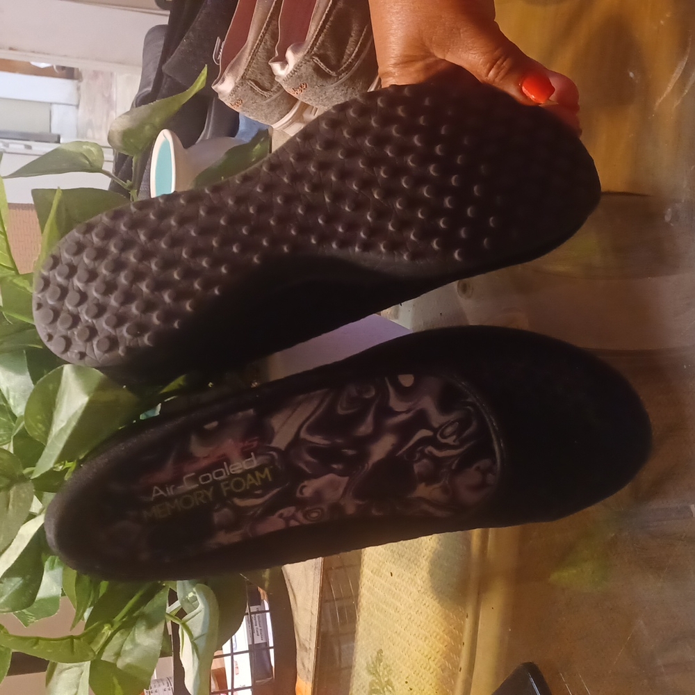 Ladies soft worn micro foam size 8.5